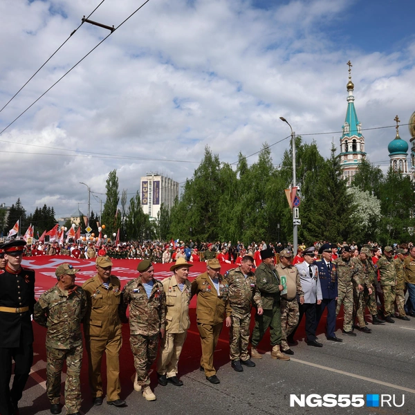 Колонна участников «Бессмертного полка» началась формироваться у библиотеке Пушкина около 9:00  | Источник: Евгений Софийчук / NGS55.RU 