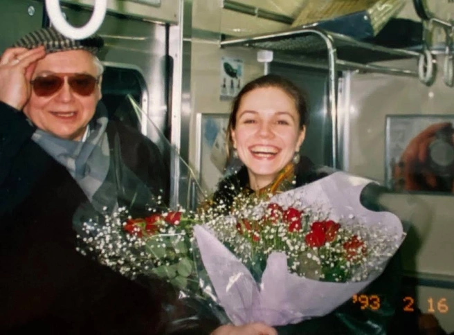 Зудина не могла скрыть радостной улыбки, и в театральных кругах быстро поняли, с чем она связана | Источник: marinazudina_official / Instagram.com (экстремистская организация, деятельность запрещена на территории РФ)