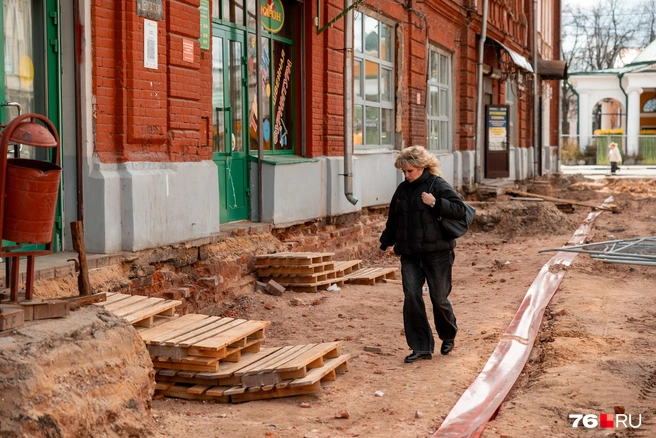 «Полоса препятствий» перед входом в магазин | Источник: Александр Куренной / 76.RU