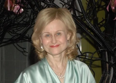 «У меня не поворачивалась шея, я не могла поднять ногу»: Дарья Донцова рассказала, как переживала смерть мужа