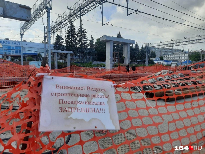 Как и на многих других объектах Саратова, горожанам придется немного потерпеть | Источник: Сергей Гендин / 164.RU
