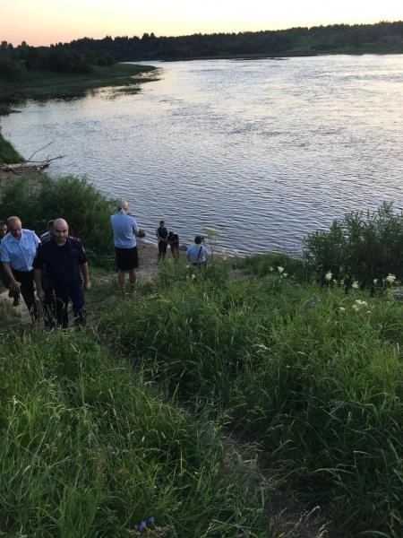 На берегу реки проводят расследование сотрудники СК | Источник: СУ СК РФ по Архангельской области