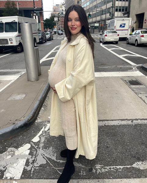 Как одеваться на поздних сроках беременности: 8 аутфитов от супермодели Эмили Ди Донато