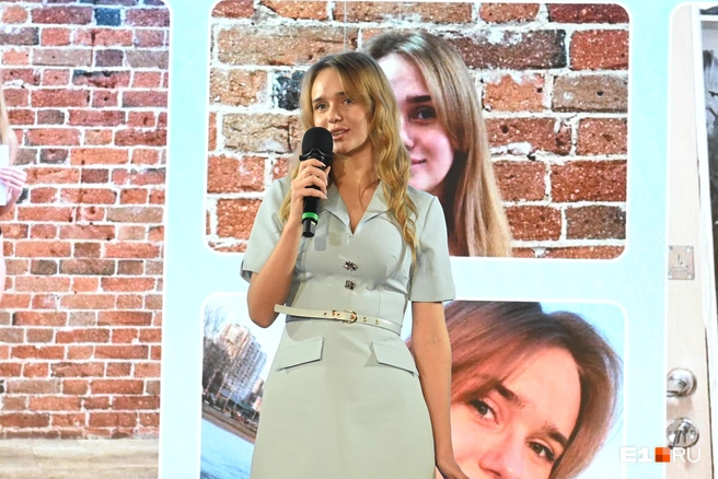 Анна уже выигрывала титул, она коллекционирует старые игрушки и антиквариат | Источник: Дмитрий Емельянов / E1.RU