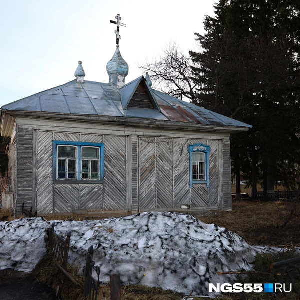 Такую старинную постройку можно найти в центре села | Источник: Евгений Софийчук / NGS55.RU