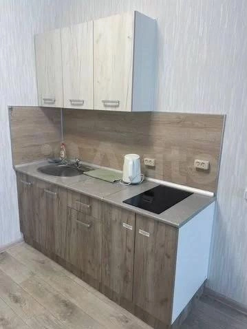 Здесь стоит не газовая плита с конфорками, а варочная поверхность | Источник: «Авито»