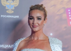 Битва платьев. Кто милее в оборках – Ольга Бузова или Алена Шишкова?