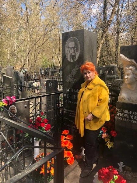 Гипнолог регулярно посещает могилу учителя