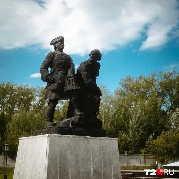 Памятник Петру Первому и Никите Димидову | Источник: Екатерина Литкевич