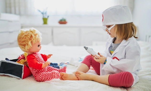 Была на грани жизни и смерти: 5-летняя девочка две недели проходила с бумажкой в носу