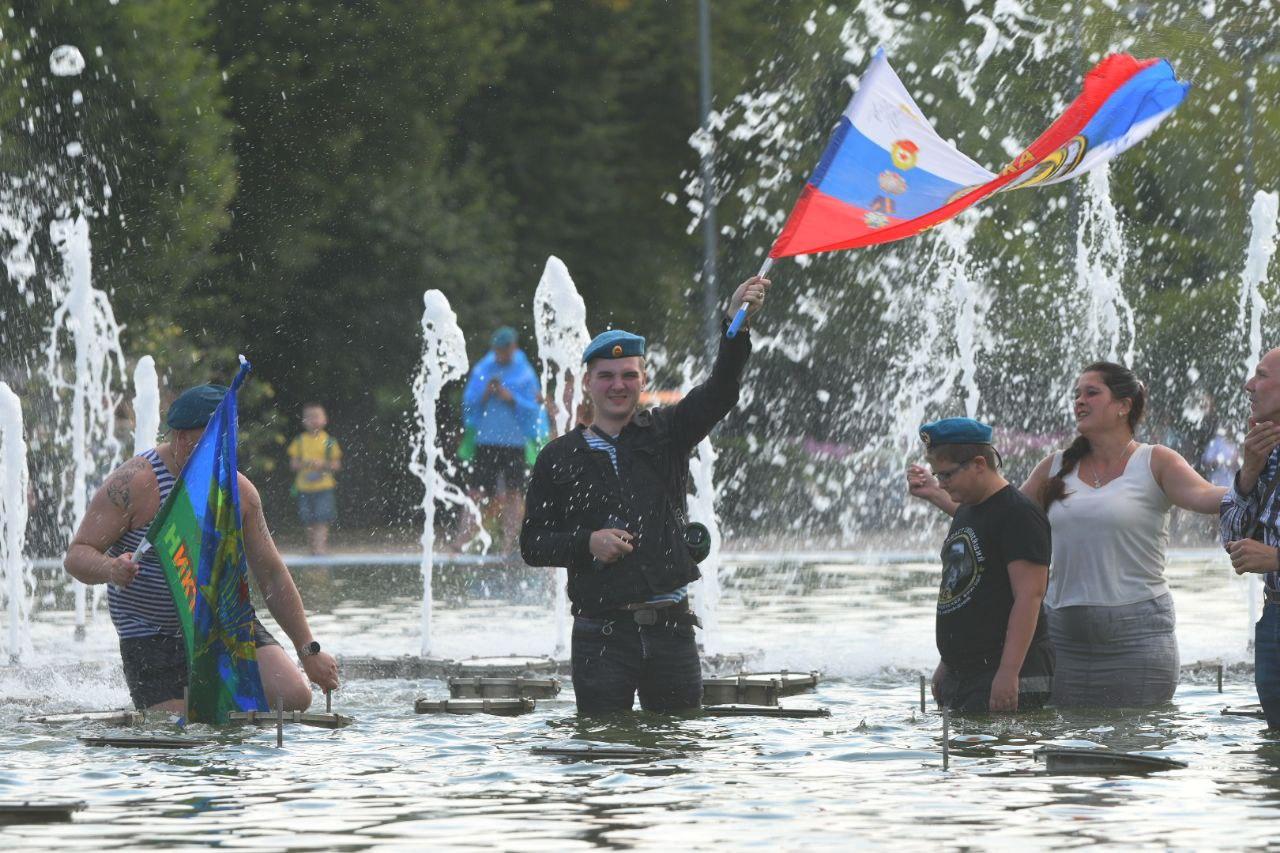 Как страна отмечала День ВДВ в разных городах России - 3 августа 2023 -  НГС.ру