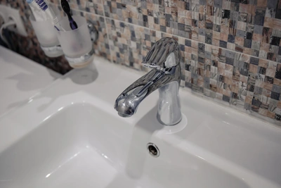 В Шелехове и Баклашах 19 тысяч человек без воды из-за аварии