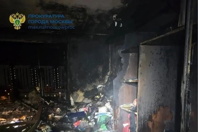 Пожар на западе Москвы: люди выпрыгнули из окна
