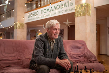 Филипп Киркоров вместе с отцом и детьми снялся в новых «Елках»