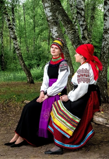 Костюмы, созданные по музейным этнографическим образцам | Источник: Вероника Янина