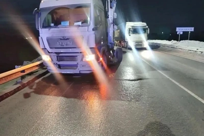 Смертельное ДТП с фурами на новосибирской трассе попало на видео