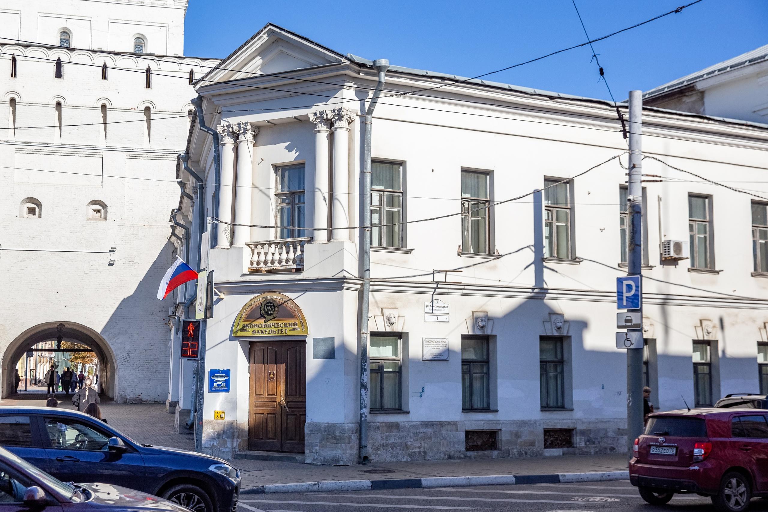 В восемь раз больше учителей: в Минобрнауки рассказали, сколько зарабатывают ректоры ярославских вузов