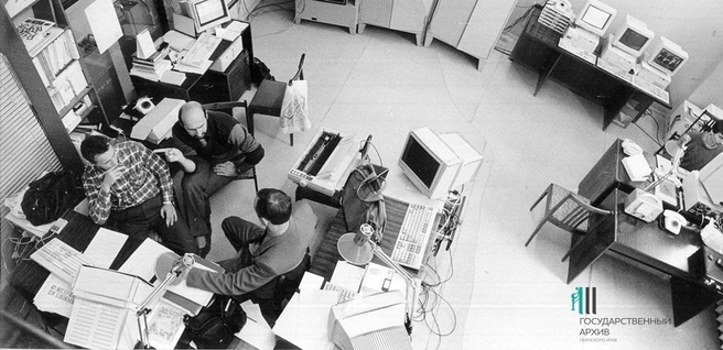 На фото, сделанном в офисе компании «Перминформ» в 1992 году, видны компьютеры того времени | Источник: Анатолий Зернин / Госархив Пермского края