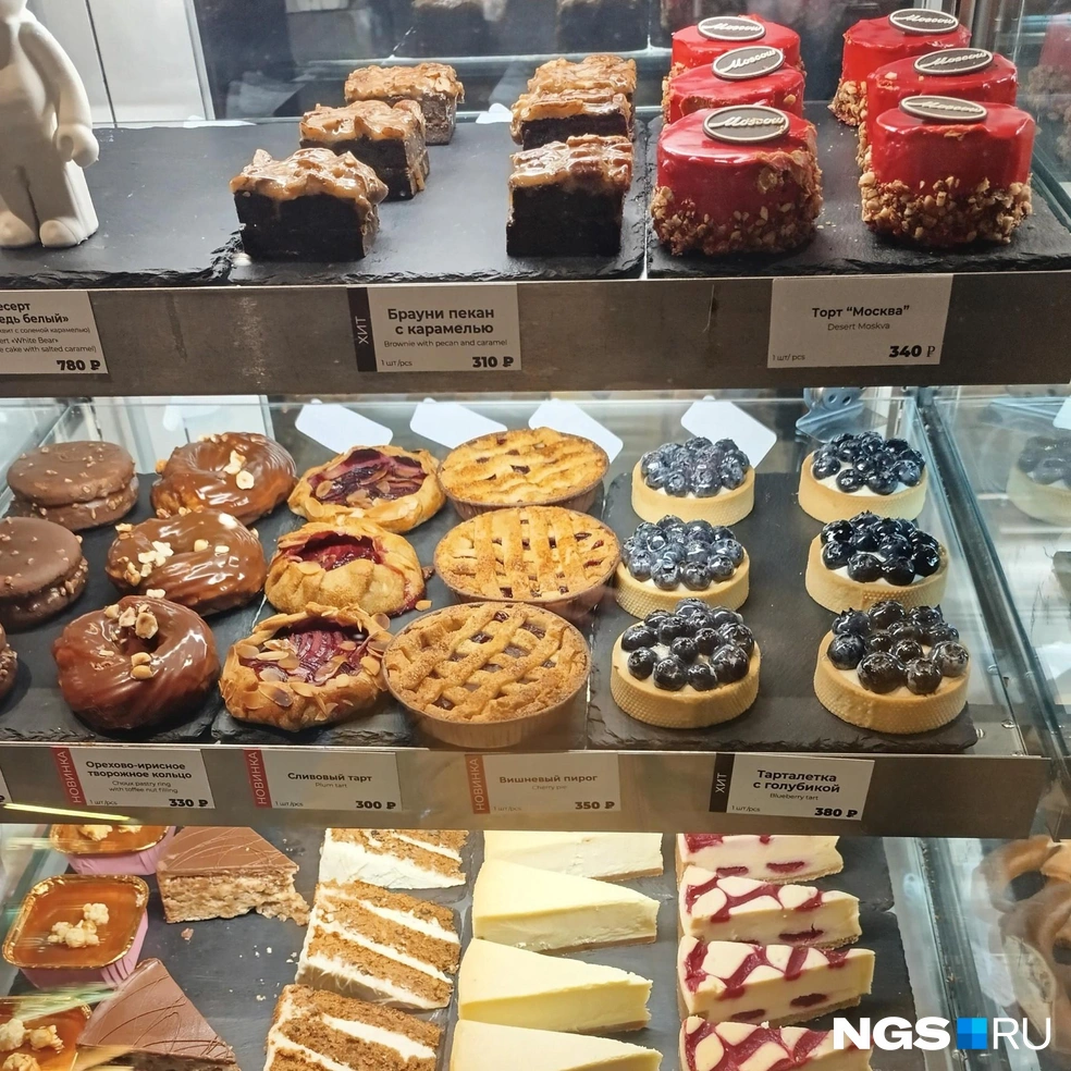 Десерты в кофейне Stars Coffee на Арбате в Москве (фото декабря 2024 года) | Источник: Стас Соколов / NGS.RU
