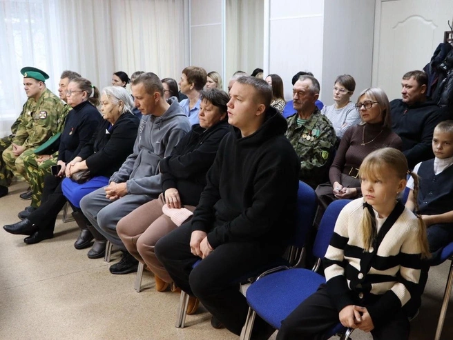 Церемония вручения государственных наград родственникам погибших солдат в Ялуторовском районе. | Источник: gilgenberg_as