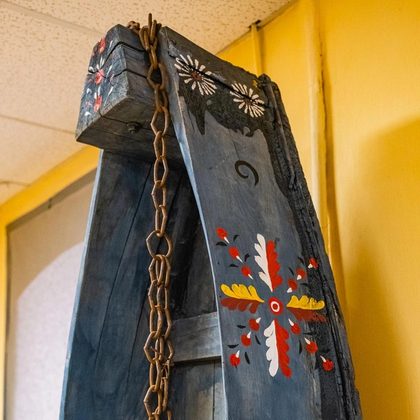 Лодка расписана цветами и травинками | Источник: Тимофей Калмаков / 59.RU