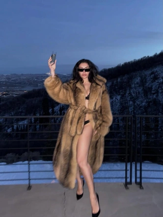 Эволюция стиля Чарли XCX: от Tumblr-гранжа до кинодивы Эволюция стиля Чарли XCX: от Tumblr-гранжа до кинодивы