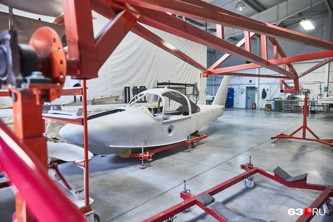 —&nbsp; Эти самолетики очень дешевые в эксплуатации. Час полета на Borey обходится не дороже, чем поездка на джипе. Самолет-амфибия расходует 10 литров на 100 километров,&nbsp;— гордится своим «малышом» Сергей Алафинов | Источник: Роман Данилкин / 63.RU