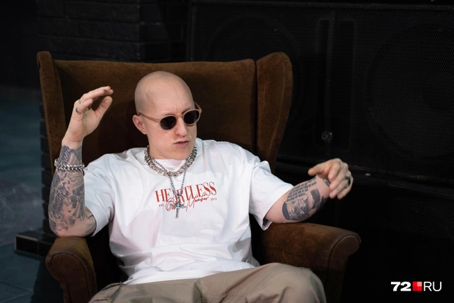 Одна из песен в новом альбоме — «Из 90-х». Симонов рассказал о ее смысле | Источник: Илья Чикотин / 72.RU