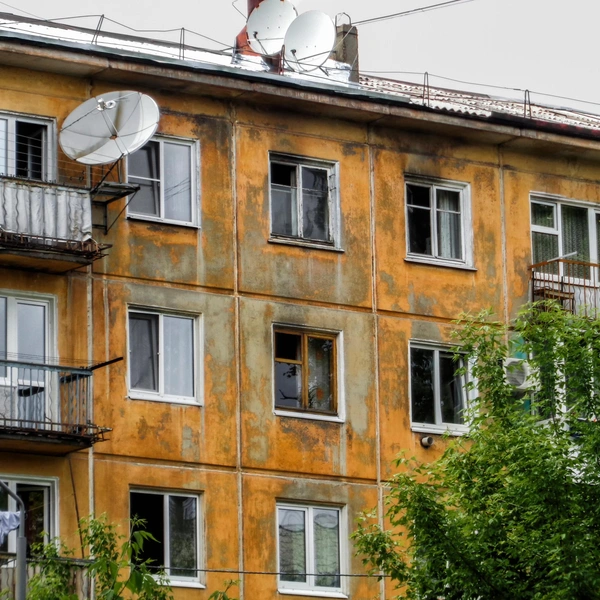 Время ностальгии: 20 уютных фото тех самых хрущевок из СССР, которые возвращают нас в детство | Источник: Shutterstock/Fotodom.ru