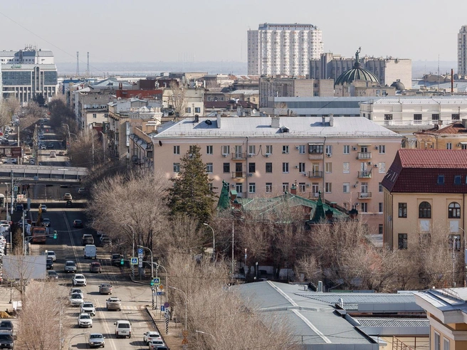 Краеведческий музей, который планировалось разместить здесь семь лет назад, теперь почти не виден из-за деревьев. | Источник: Алексей Волхонский / V1.RU