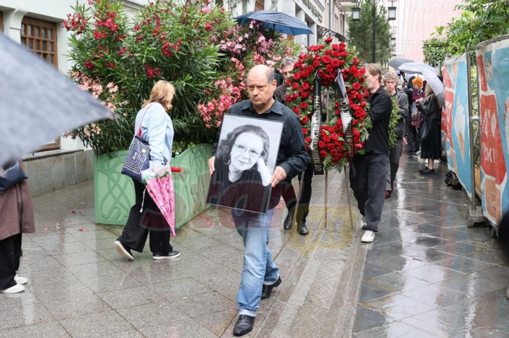 Прощание прошло шесть дней назад 