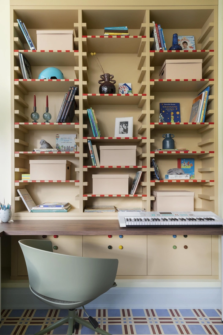 Столярные изделия изготовлены по эскизам дизайнера, «Метра».  | Источник: Константин Малюта. Стиль: Даша Косса