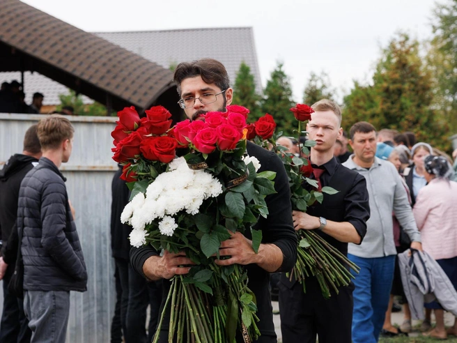 Похоронили погибшего на кладбище в Красноармейском районе | Источник: Алексей Волхонский / V1.RU
