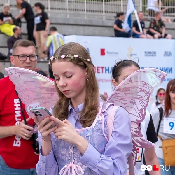 Лесная фея тоже может скроллить соцсети, а что такого? | Источник: Василина Любимова / 59.RU