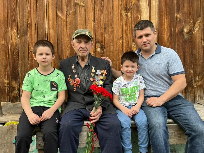 Николай с любимыми правнуками | Источник: семейный архив читательницы Городских медиа