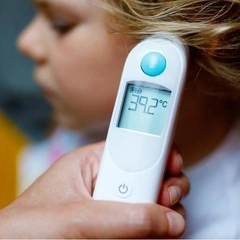 «Мозг ребенка перегревается очень быстро — ждать опасно»: доктор Продеус о том, когда нужно вызывать «Скорую»