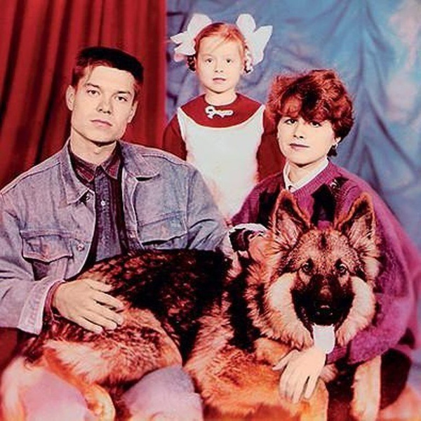 Маленькая Юля Савичева с родителями