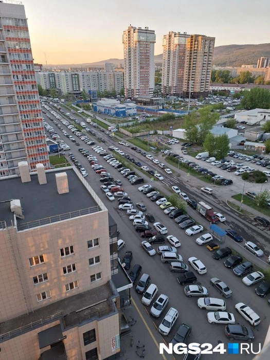 Парковочный тетрис | Источник: Татьяна Зарва / NGS24.RU