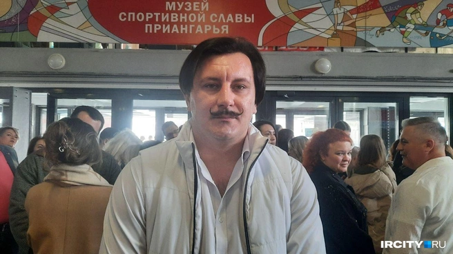 Антон — опытный участник и нередко победитель вокальных конкурсов | Источник: Виктор Лучкин / «ИрСити»