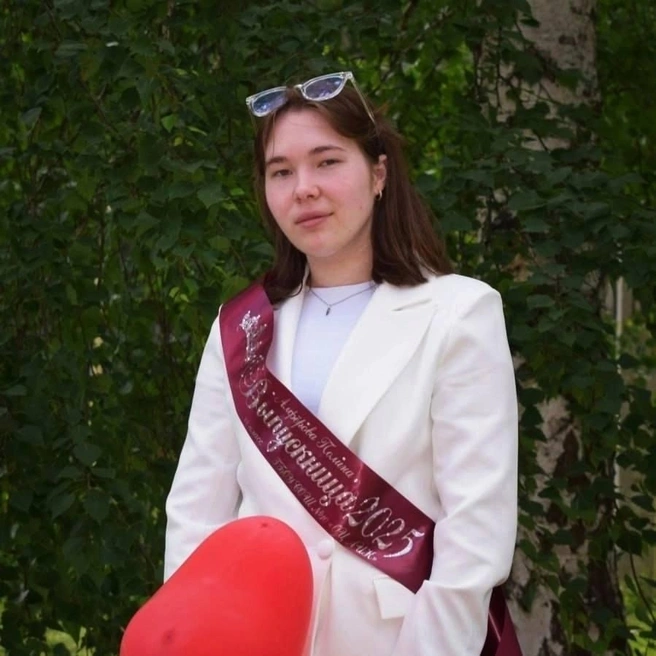Полина заканчивает школу в Отрадном | Источник: официальный телеграм-канал правительства Самарской области
