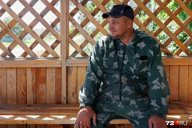 Александр Муравьев родился в Окунево. Потом переезжал в Тюмень. Но после снова вернулся в родное село  | Источник: Ирина Шарова / 72.RU 
