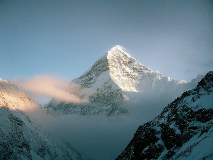 погибшие на эвересте, люди погибшие на эвересте, зона смерти, гора эверест, гора эверест погибшие | Источник: theDay/higgsfield