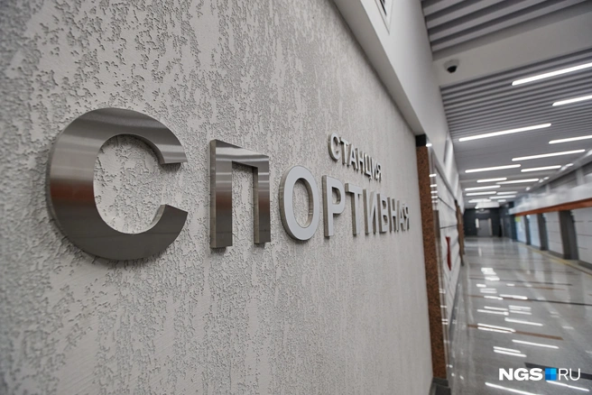 Двери на станции будут открываться во время прибытия поезда. Такой технологии нет на других станциях метро в Новосибирске, но есть на станциях в Москве и Санкт-Петербурге | Источник: Александр Ощепков / NGS.RU