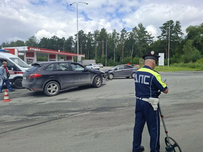 Водитель Porsche не уступил дорогу при повороте | Источник: ГИБДД Екатеринбурга