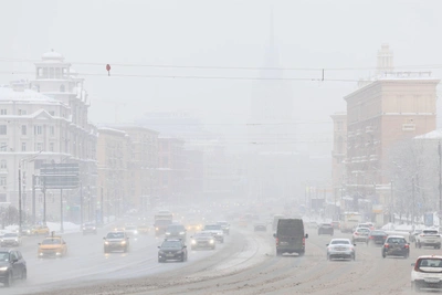 Москву засыпало снегом, советуют ездить на метро
