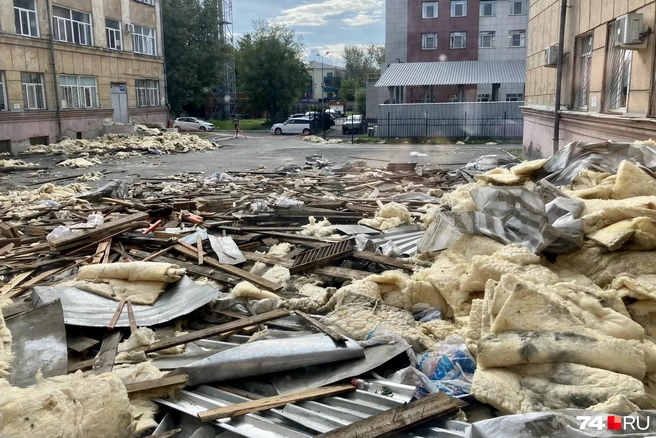 В итоге двор больницы превратился в свалку | Источник: Наталья Лапцевич