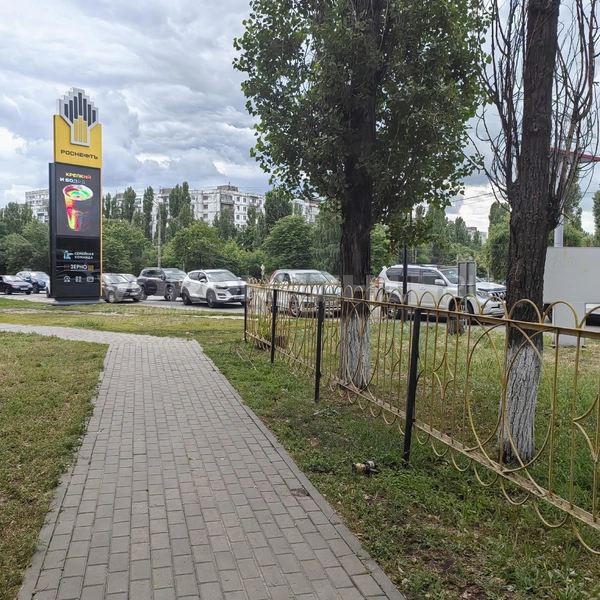 …а водители уже ждут, когда можно будет заправиться | Источник: Андрей Пашинский / Voronezh1.ru