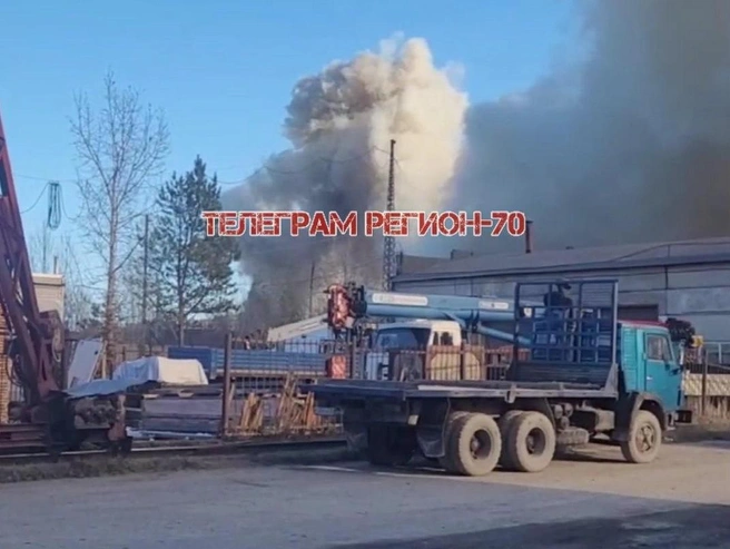 Пожар случился в здании на улице Угрюмова | Источник: «Регион70»