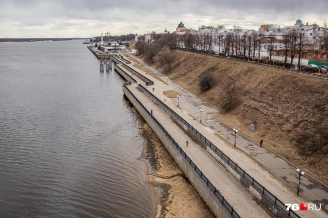 В 2026 году Волга еще только готовится к ледоходу | Источник: Кирилл Поверинов / 76.RU