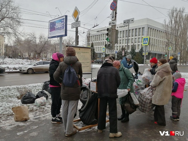 На акции по сбору отходов горожане приходят целыми семьями | Источник: Ирина Яковлева / V1.RU